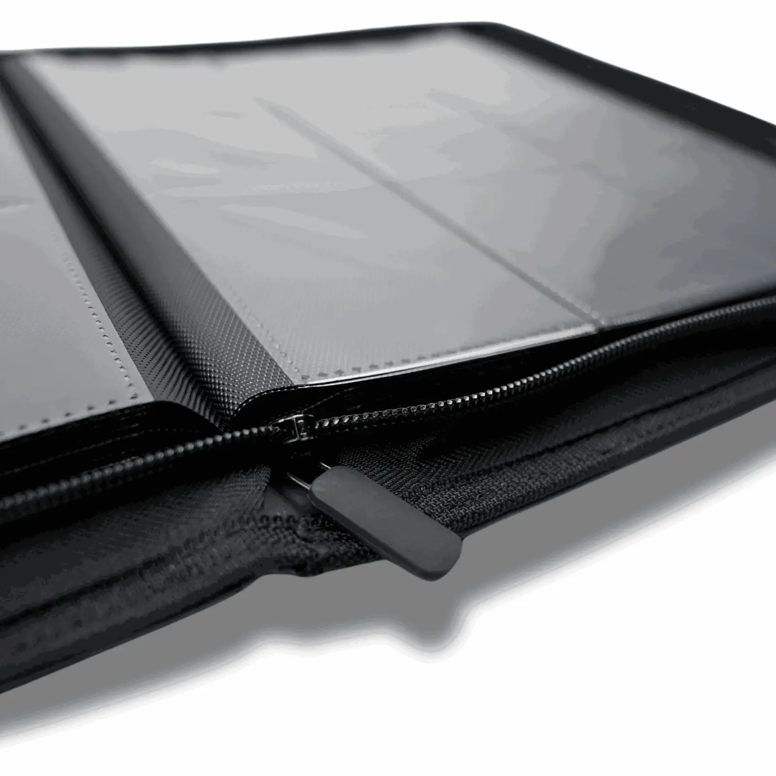 cardcosmos - 9 Pocket Zip Premium Leather Binder - Schwarz/Schwarz